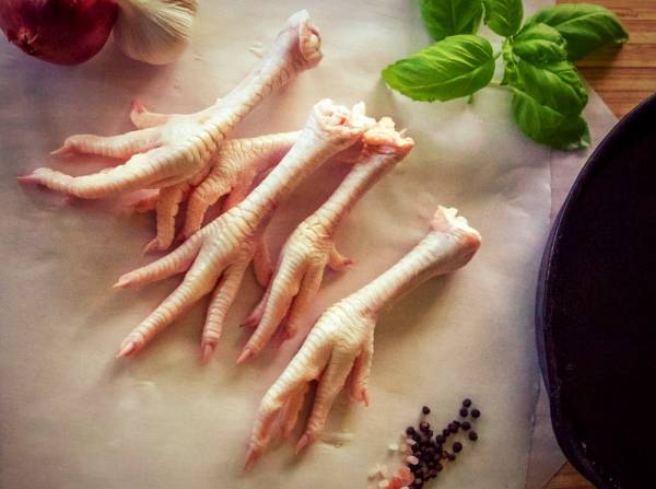 طرز شستشوی پای مرغ روش تمیزکردن پای مرغ