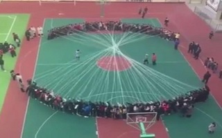 صحنه ای از طناب بازی جالب به سبک چینی