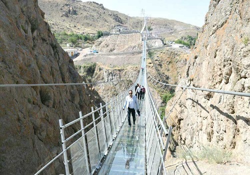 نخستین پل معلق شیشه‌ای ایران سازه‌ای زیبا و رویایی در دل طبیعت اردبیل؛ پروژه‌ای که در کمتر از ۲ سال به بهره‌برداری رسید