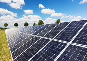 نوبخت: اعتبار ۱۰۰۰ پنل خورشیدی جدید به حساب کمیته امداد واریز می‌شود