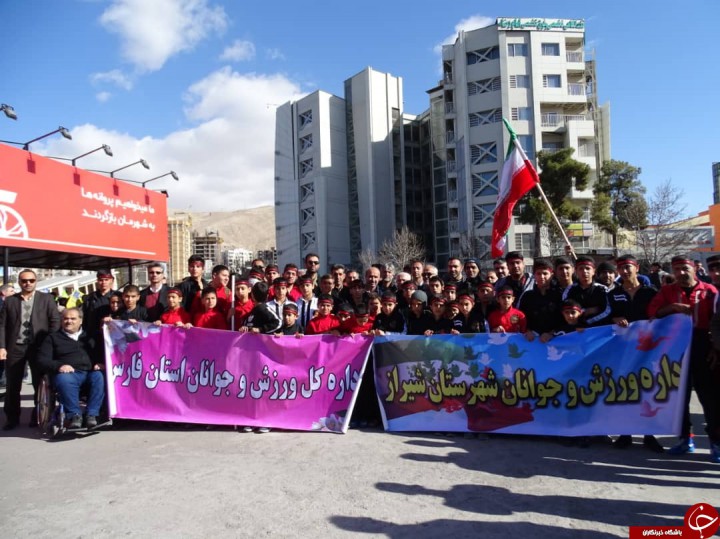 تجدید میثاق ورزشکاران با شهدا و امام راحل در راهپیمایی ۲۲ بهمن