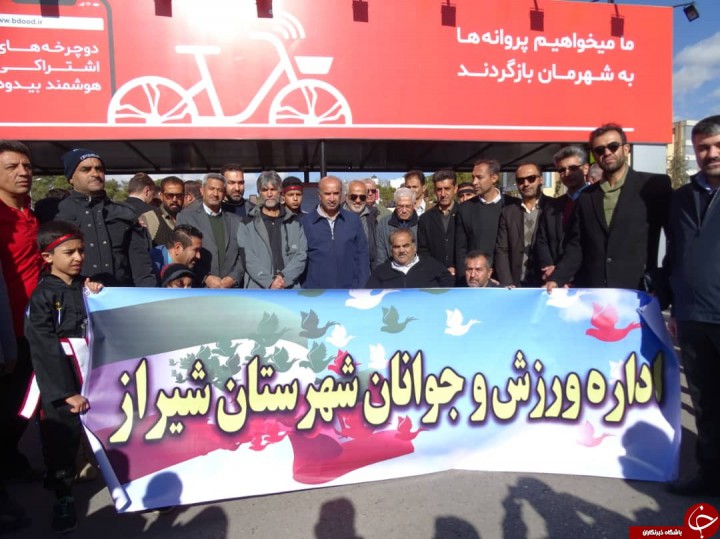 تجدید میثاق ورزشکاران با شهدا و امام راحل در راهپیمایی ۲۲ بهمن