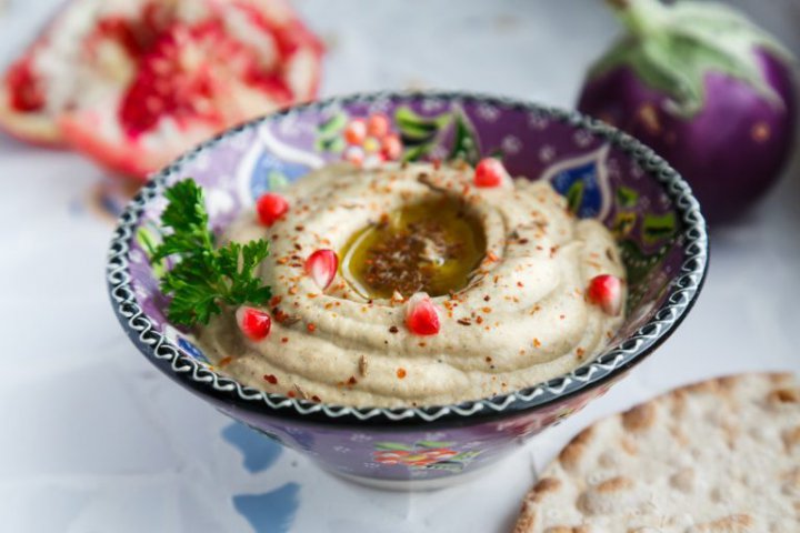 ۲ طرز تهیه غذای حمص یا هوموس لبنانی با نخود و ارده + طرز تهیه حمص بادمجان