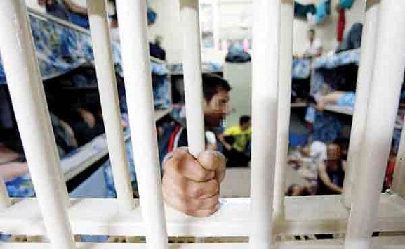 نسیم مهر یا طوفان بی مهری؟! // جایگاه خانواده‌های زندانیان در جامعه کجاست؟