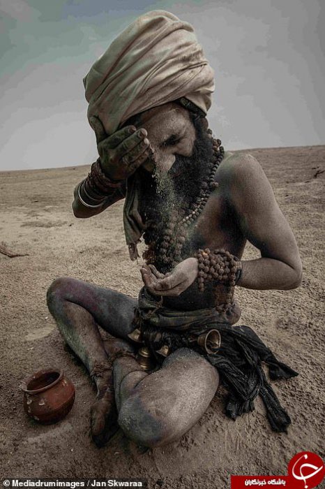 اعمال عجیب قبیله آدم خوار هندی؛ از خوردن گوشت مُرده تا نوشیدن آب با جمجمه سر انسان!