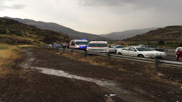 برخورد ۸ دستگاه خودرو در آزادراه قزوین - رشت