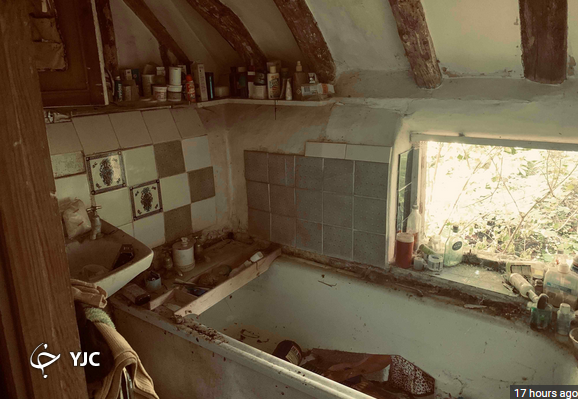 پیداشدن خانه عجیب مخروبه در دل جنگل!