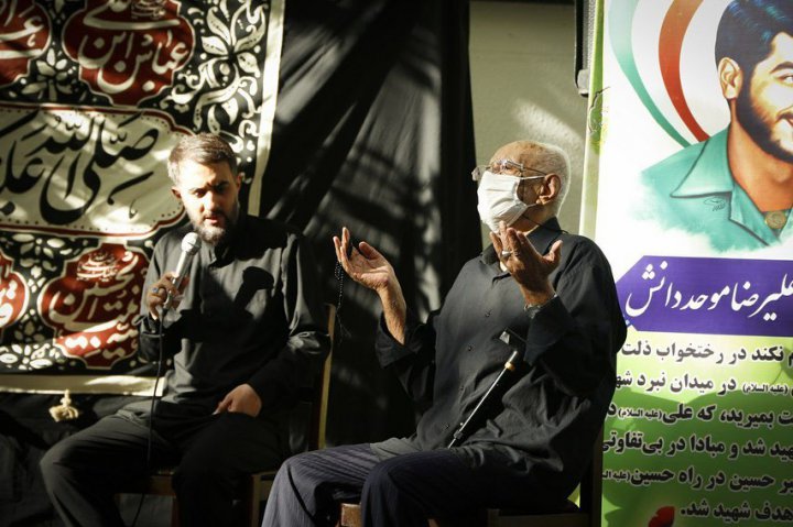 روضه خوانی مداح معروف در کوچه