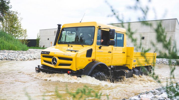 خودروی چندمنظوره یونیماگ خودروی چندمنظوره یونیماگ
