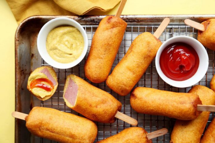 طرز تهیه انواع کورن داگ ساده ؛ پنیری و سوخاری