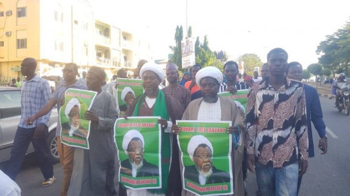 تظاهرات حامیان شیخ زکزاکی در نیجریه/حمله پلیس به معترضان+تصاویر