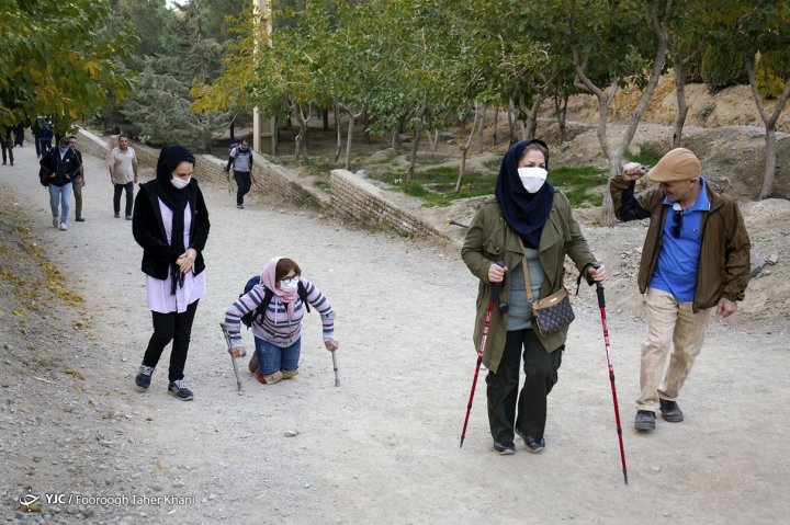 کوهنوردی با چانشی معلولیت؛ وقتی با زانو بند ابداعی به آرزو کودکی اش می‌رسد