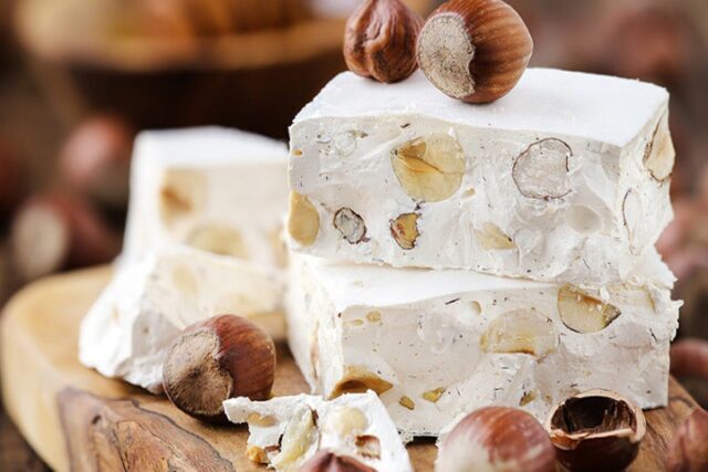 طرز تهیه شیرینی نوقا ساده و شکلاتی، سوغات خوشمزه و پرطرفدار تبریز