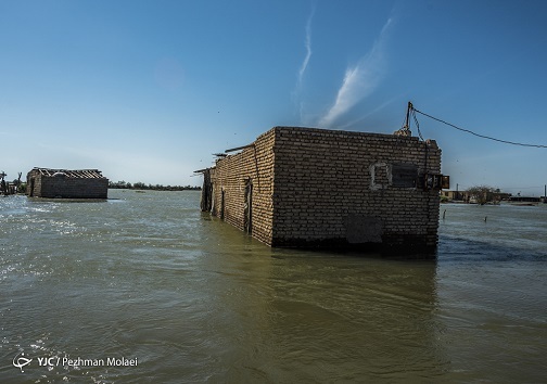 به زیر آب رفتن یکی از روستاهای خوزستان در سیلاب