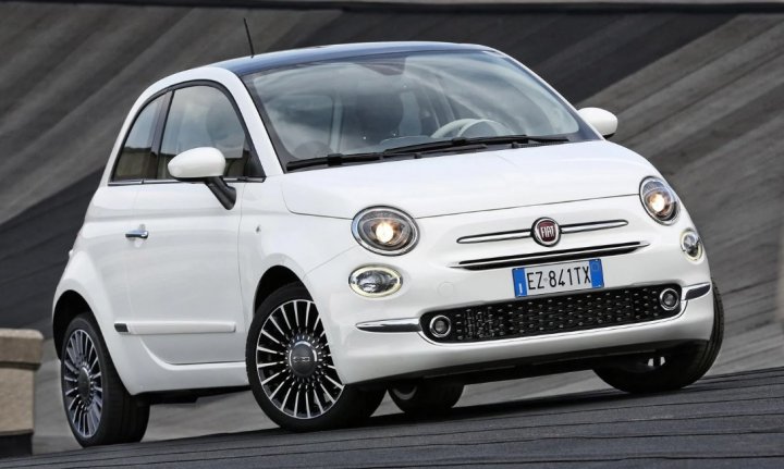 مسابقه شتاب بین فسقلی های فیات 500 + فیلم