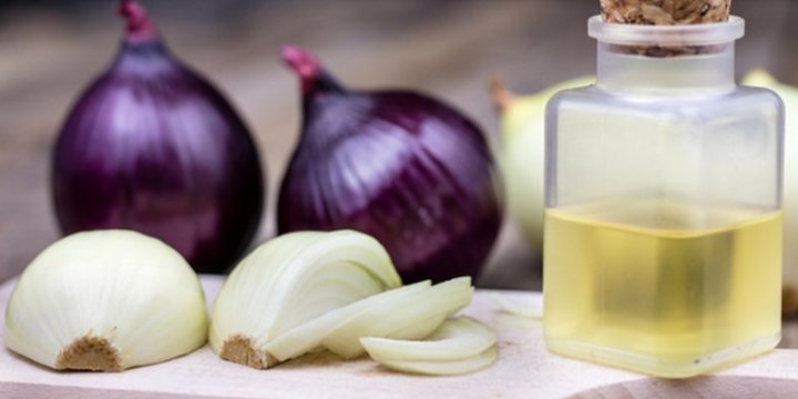 چگونه آب پیاز باعث جلوگیری از ریزش مو می‌شود؟