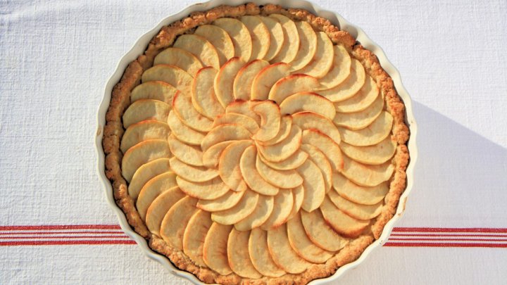 طرز تهیه پای سیب مجلسی بدون فر به روش قنادی و خوشمزه