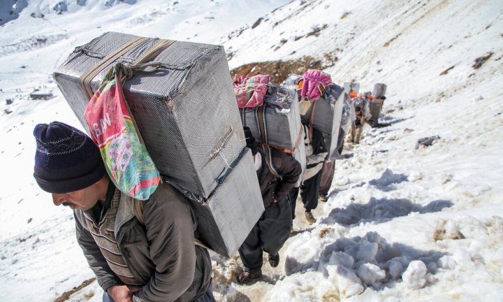 (تصاویر) کولبری در برف