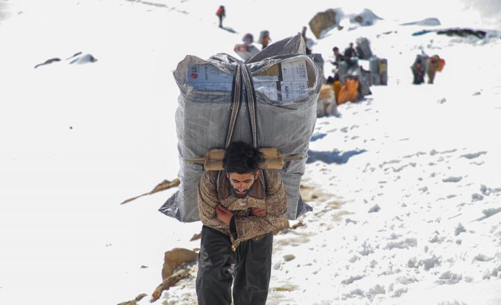 (تصاویر) کولبری در برف