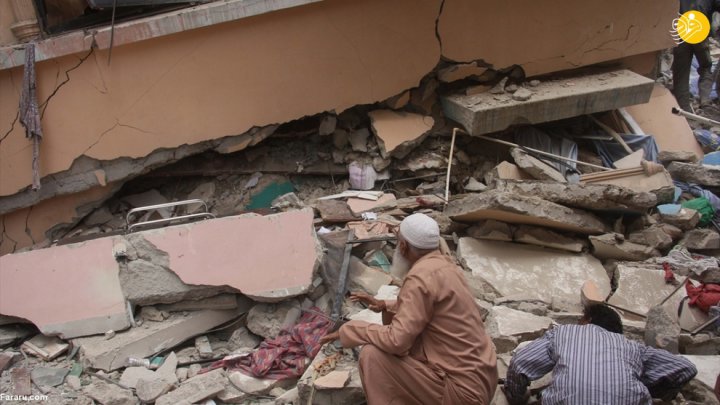 (تصاویر) ریزش مرگبار ساختمان ۵ طبقه در پاکستان