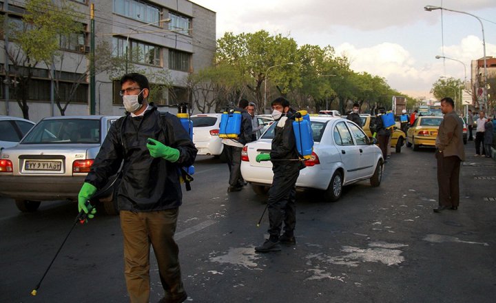(تصاویر) ضدعفونی معابر شهری تهران توسط طلاب