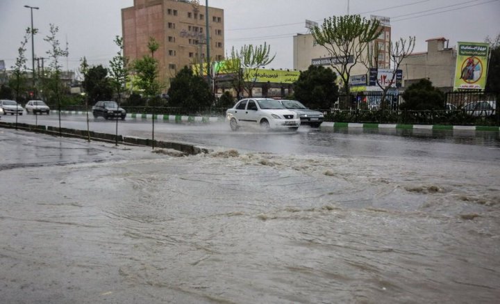 (تصاویر) بارندگی شدید و آب گرفتگی معابر قم