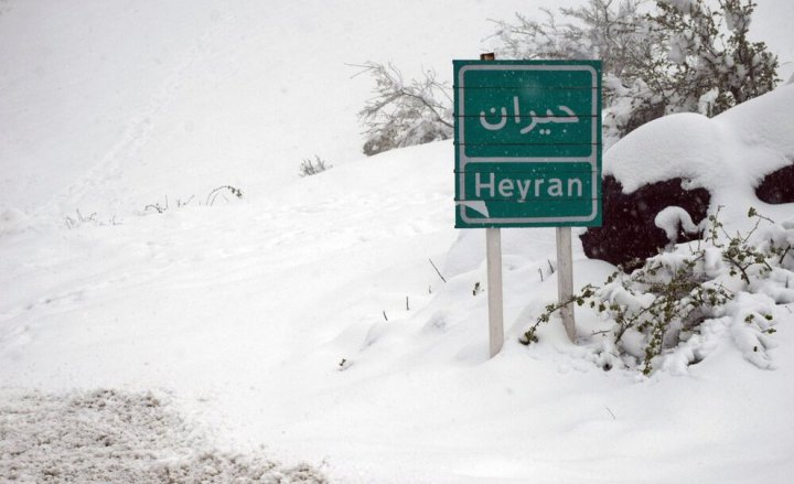 (تصاویر) بارش برف در گردنه حیران