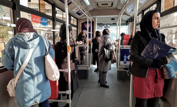 (تصاویر) فاصله‌گذاری اجتماعی در اتوبوس‌های پایتخت