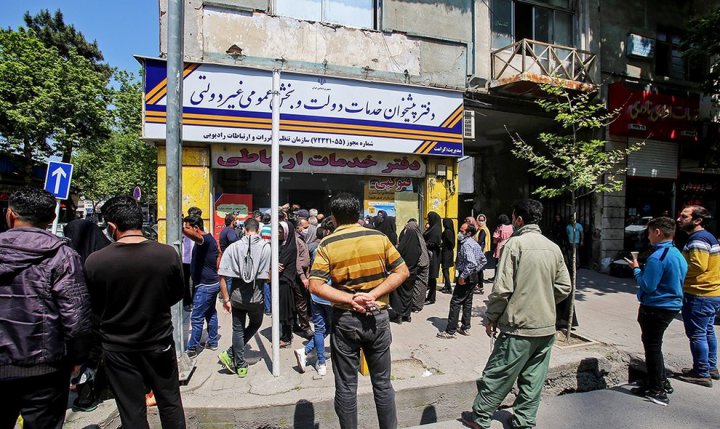 (تصاویر) صف‌های طولانی دفاتر پیشخوان دولت