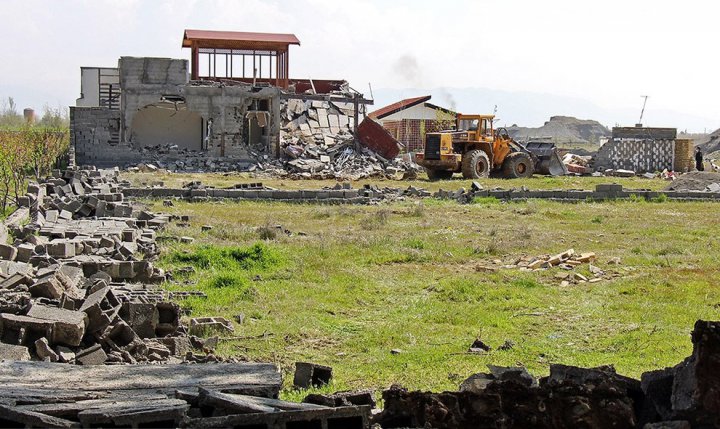 (تصاویر) تخریب بناهای غیرمجاز در ساوجبلاغ