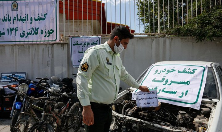 (تصاویر) دستگیری سارقان خودرو و موتورسیکلت