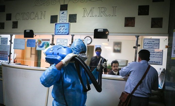 (تصاویر) ضدعفونی بیمارستان‌های تهران توسط بسیجیان