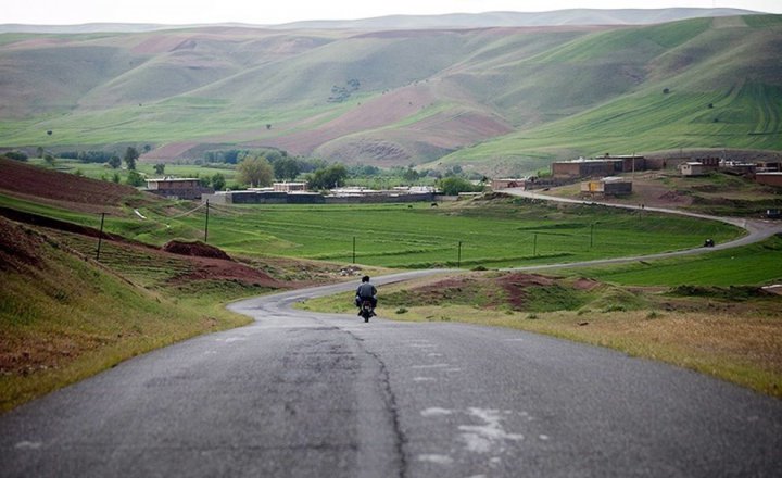 (تصاویر) معلم فداکار روستای میرمینگه