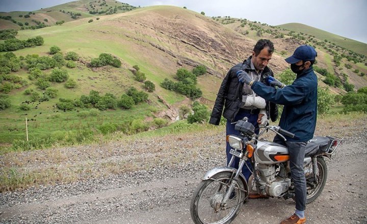 (تصاویر) معلم فداکار روستای میرمینگه