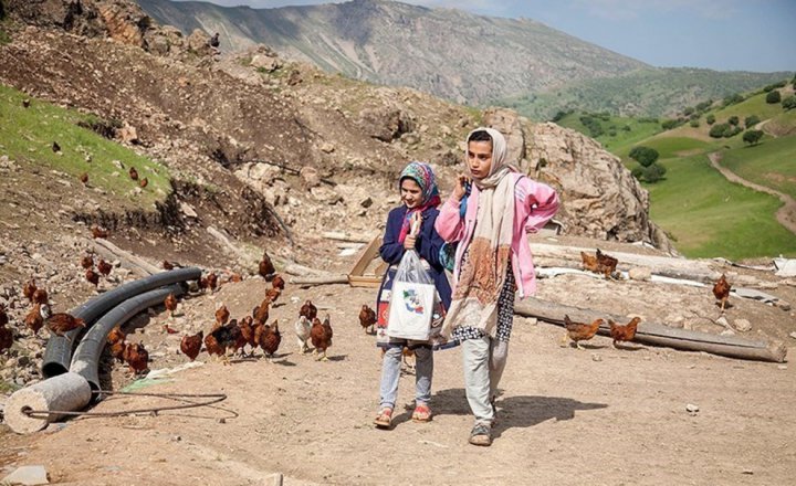 (تصاویر) معلم فداکار روستای میرمینگه