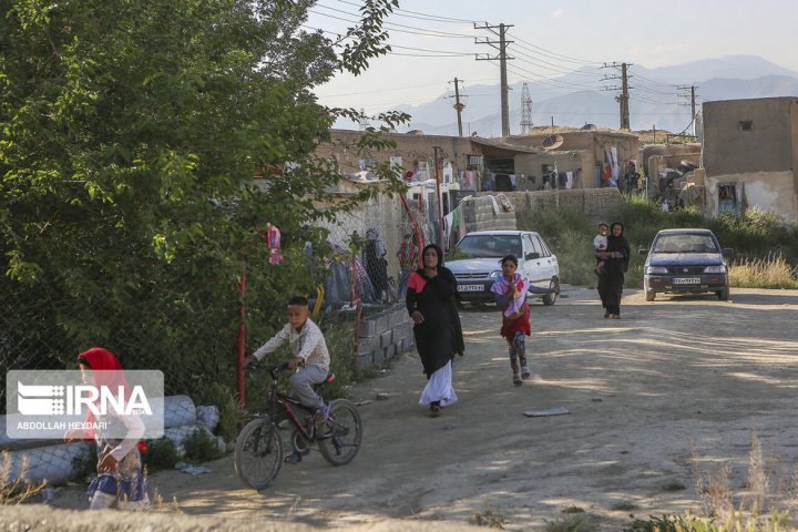 (تصاویر) پخش پیتزای نذری در چهاردانگه‎