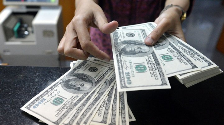 وعده رئیس کل درباره کاهش نرخ دلار؛ آیا ارز آرام می‌گیرد؟
