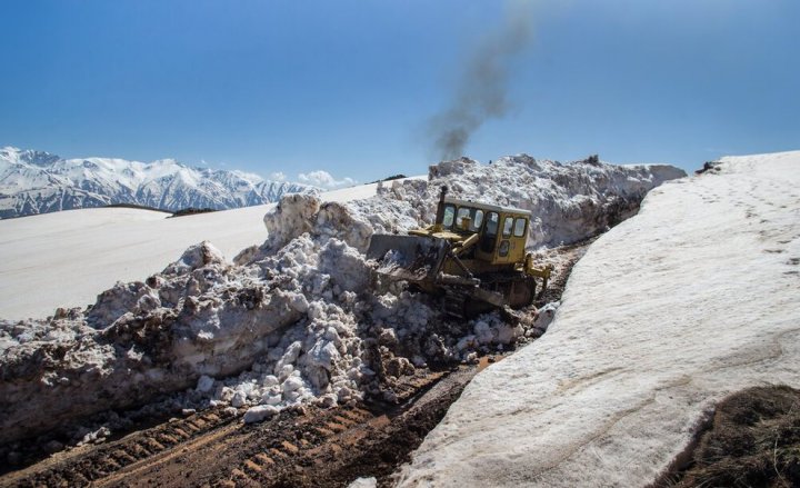 (تصاویر) بازگشایی گردنه برف گیر پیچ بن