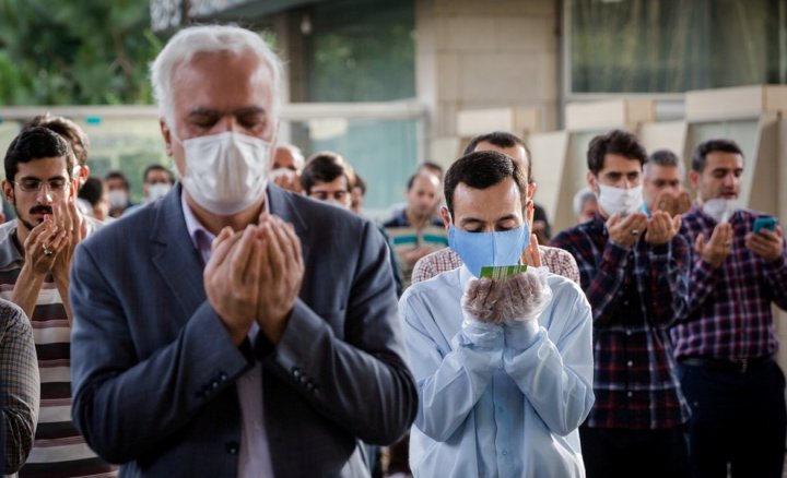 (تصاویر) نماز عید فطر در دانشگاه تهران