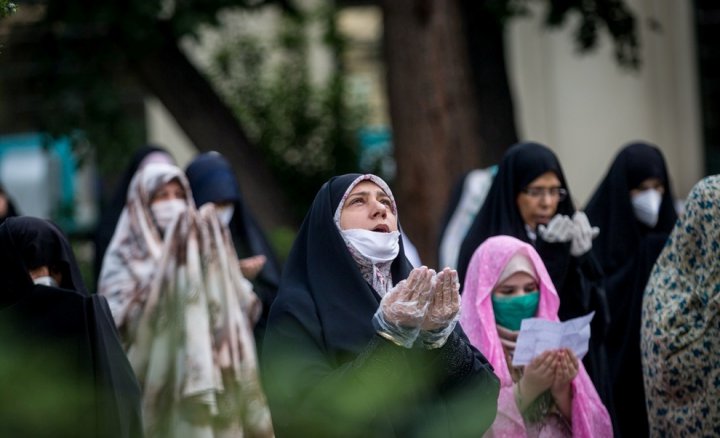 (تصاویر) نماز عید فطر در دانشگاه تهران