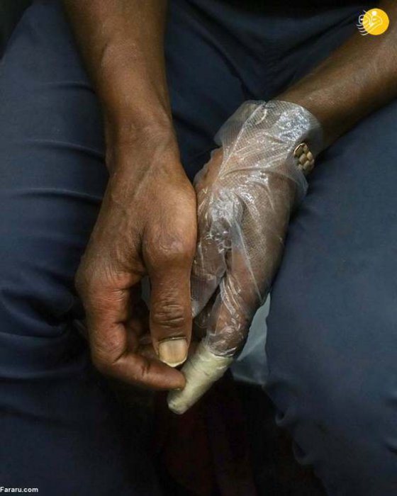 (تصاویر) دستهای مضطرب در مترو