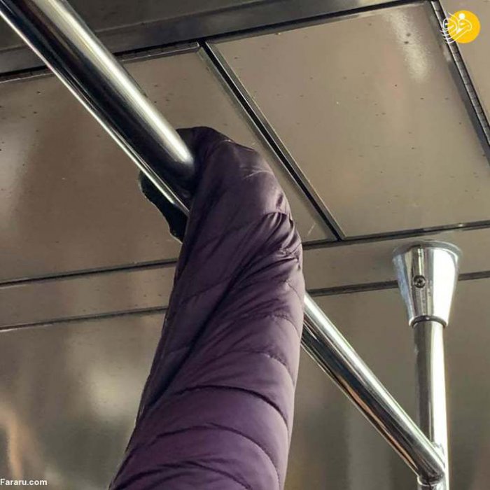 (تصاویر) دستهای مضطرب در مترو