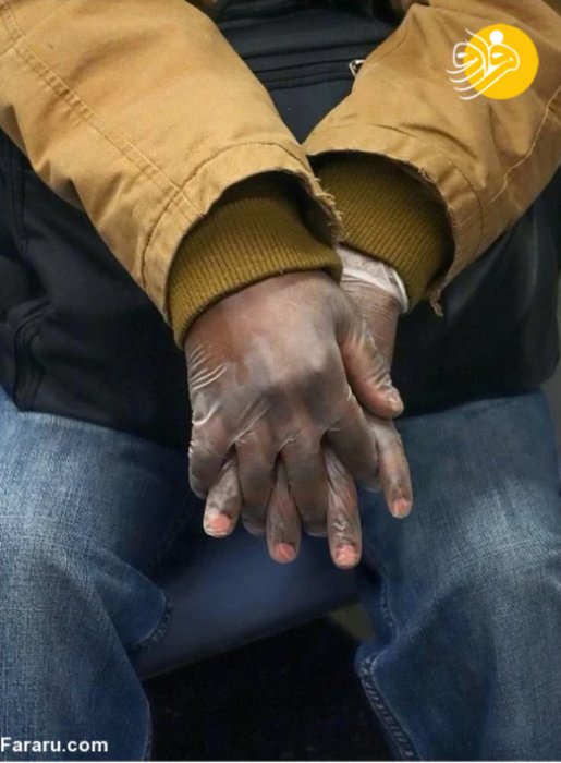 (تصاویر) دستهای مضطرب در مترو