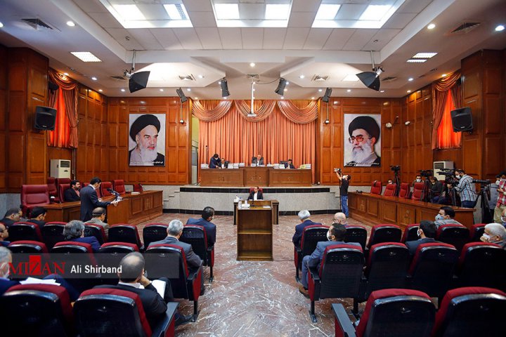 (تصاویر) حاشیه‌هایی از اولین جلسه دادگاه اکبر طبری