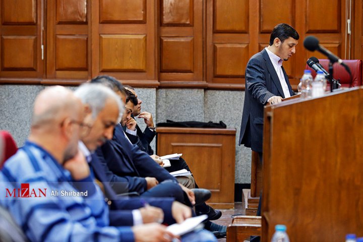 (تصاویر) حاشیه‌هایی از اولین جلسه دادگاه اکبر طبری