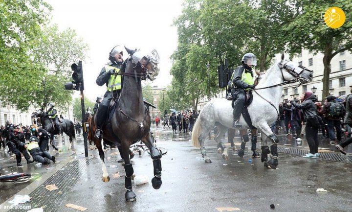 (تصاویر) حمله پلیس اسب‌سوار لندن به تظاهرات