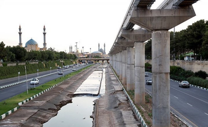 (تصاویر) منوریل قم؛ استخوانی در گلوی شهر