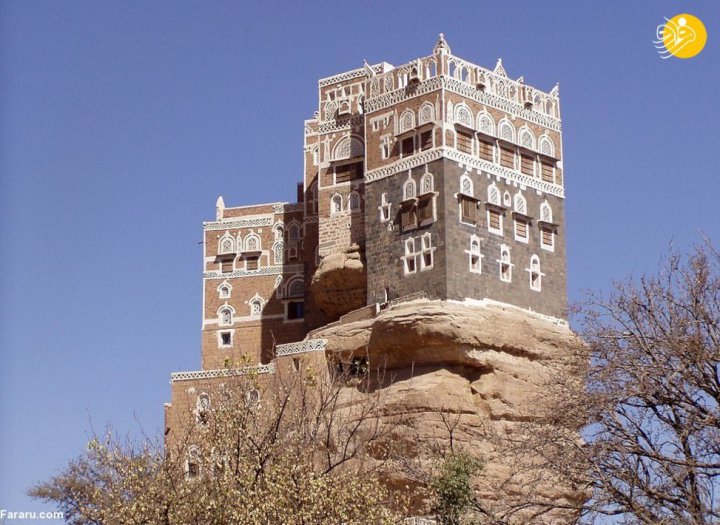 (تصاویر) قصری چشم نواز بر بلندای صخره‌ای در یمن