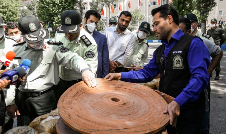(تصاویر) کشف بزرگترین محموله مواد مخدر در تهران