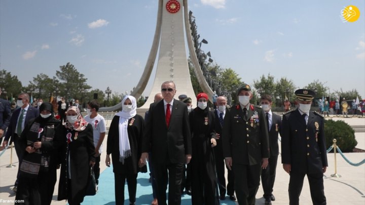 (تصاویر) دسته گل اردوغان در سالگرد کودتای ۱۵ جولای